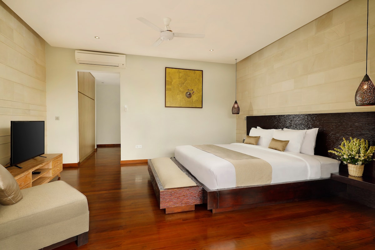 Spacious and Quiet 5BR Villa Close to the Beach 25