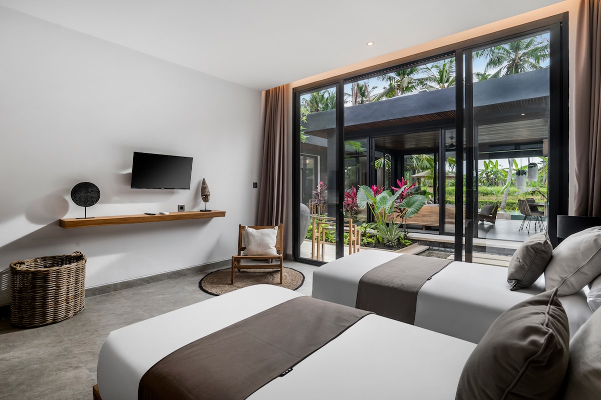 Jungle Paradise 5BR Villa w/ GYM, Ubud Center 11