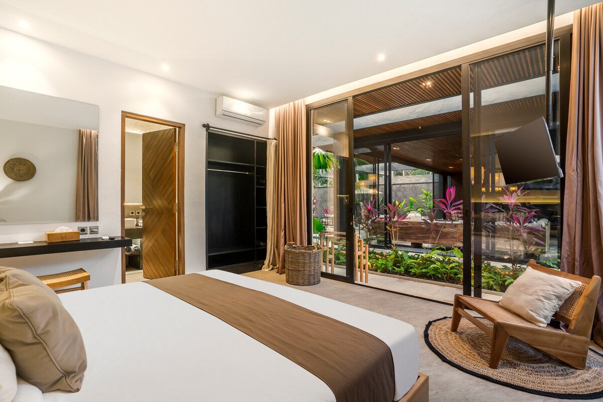 Jungle Paradise 5BR Villa w/ GYM, Ubud Center 14