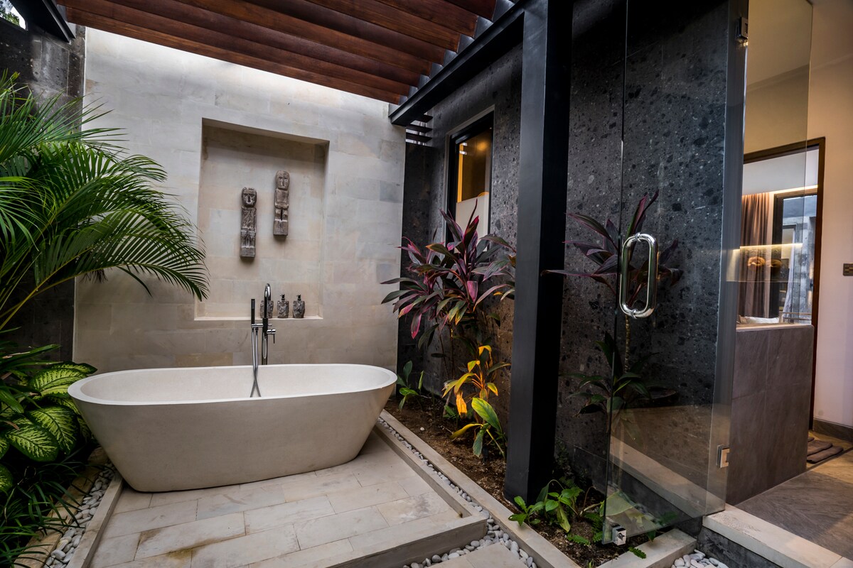 Jungle Paradise 5BR Villa w/ GYM, Ubud Center 17
