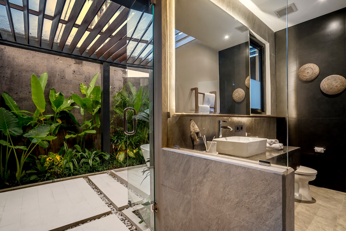 Jungle Paradise 5BR Villa w/ GYM, Ubud Center 18