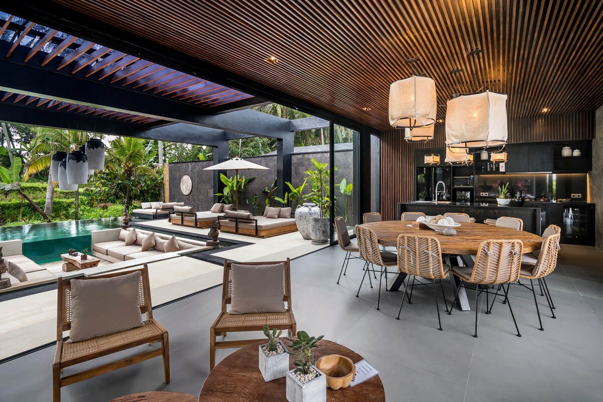 Jungle Paradise 5BR Villa w/ GYM, Ubud Center 2