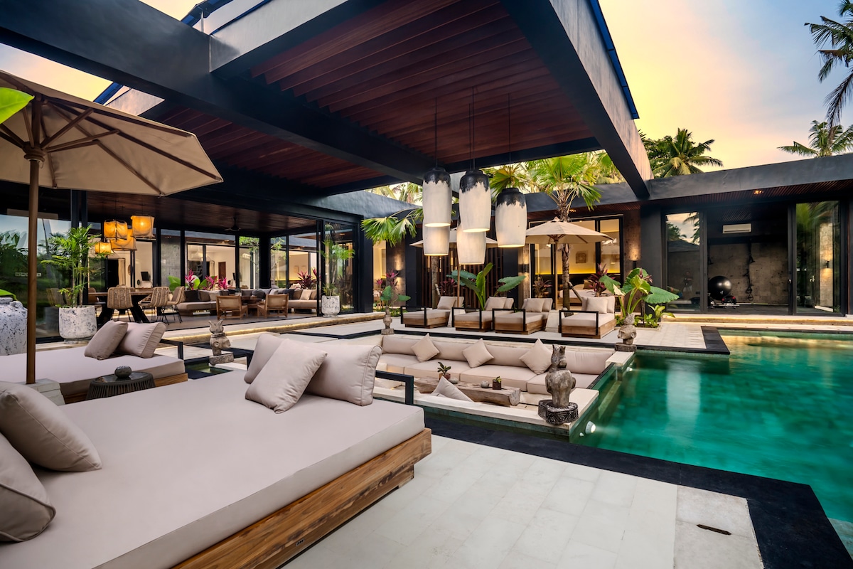 Jungle Paradise 5BR Villa w/ GYM, Ubud Center 24