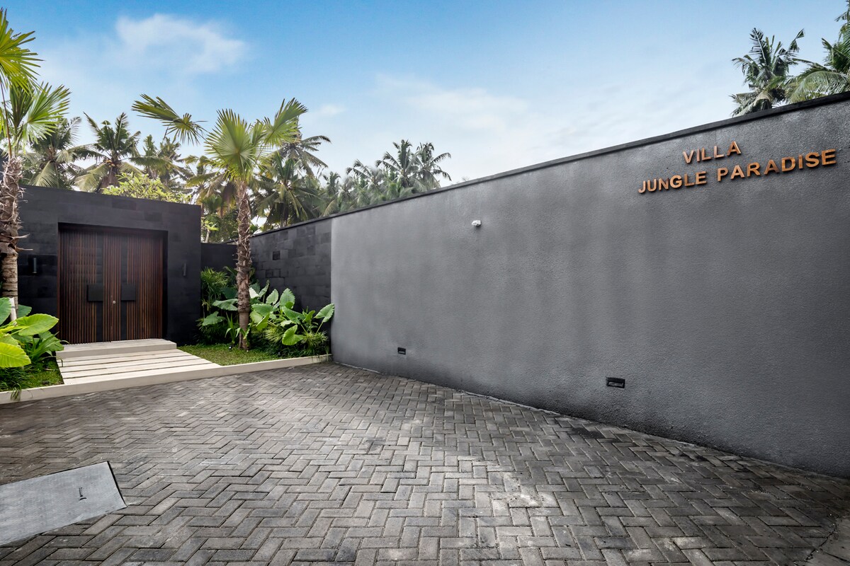 Jungle Paradise 5BR Villa w/ GYM, Ubud Center 26