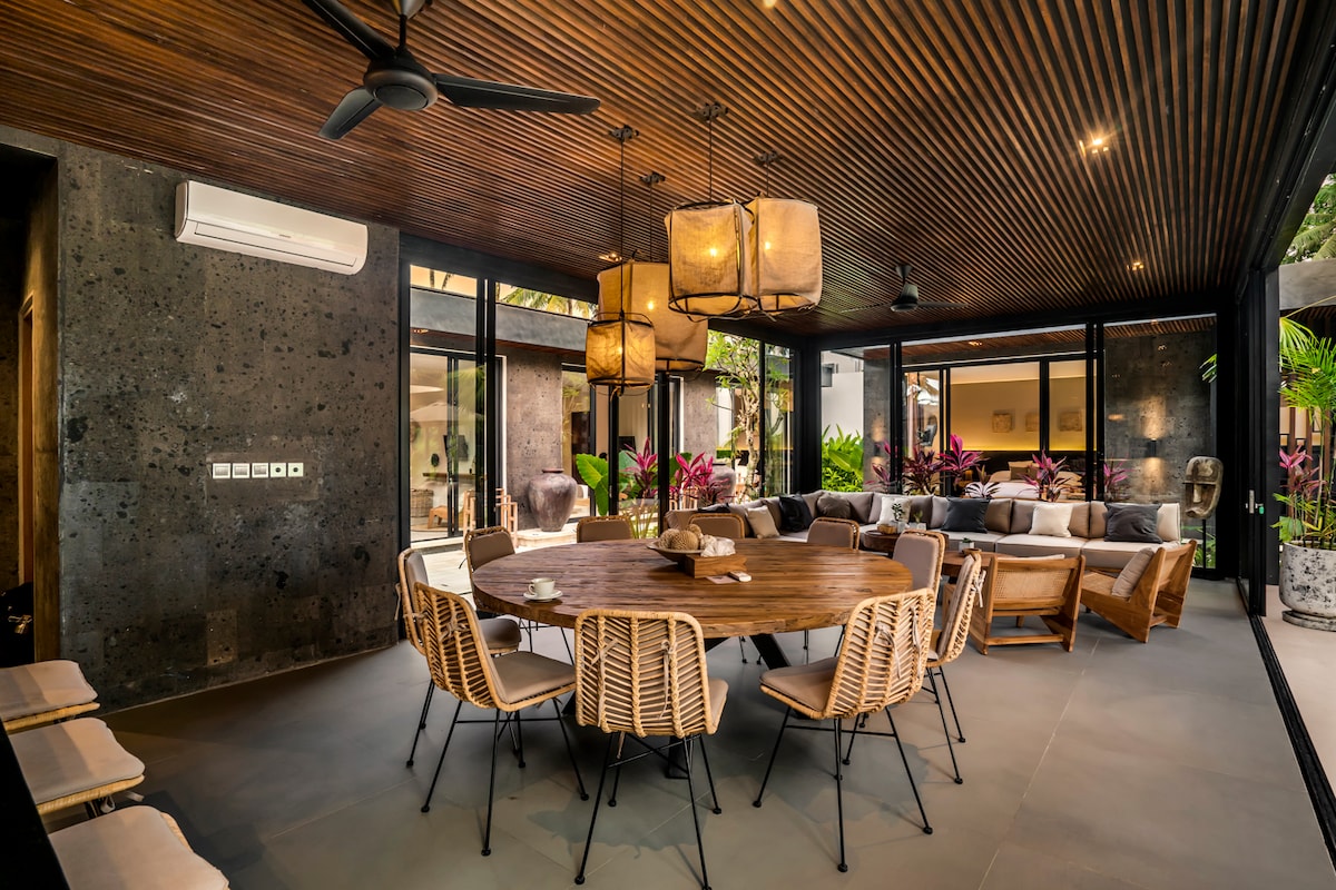 Jungle Paradise 5BR Villa w/ GYM, Ubud Center 3
