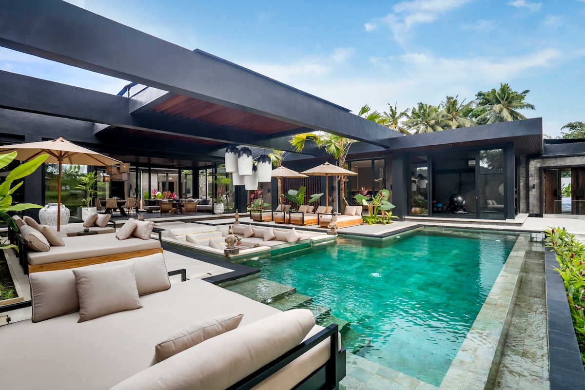 Jungle Paradise 5BR Villa w/ GYM, Ubud Center 32