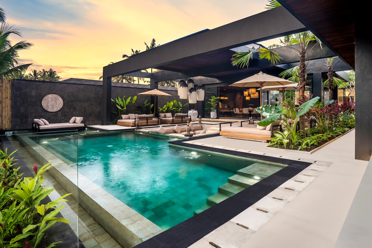 Jungle Paradise 5BR Villa w/ GYM, Ubud Center 33