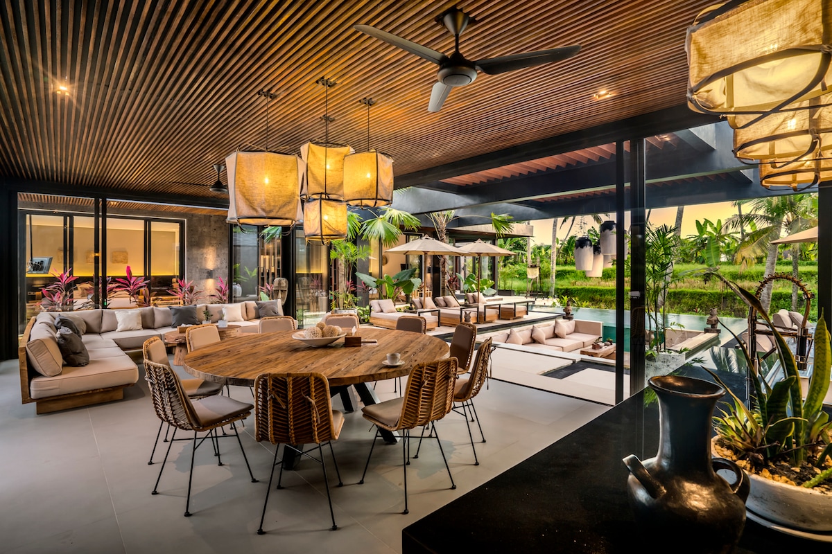 Jungle Paradise 5BR Villa w/ GYM, Ubud Center 4