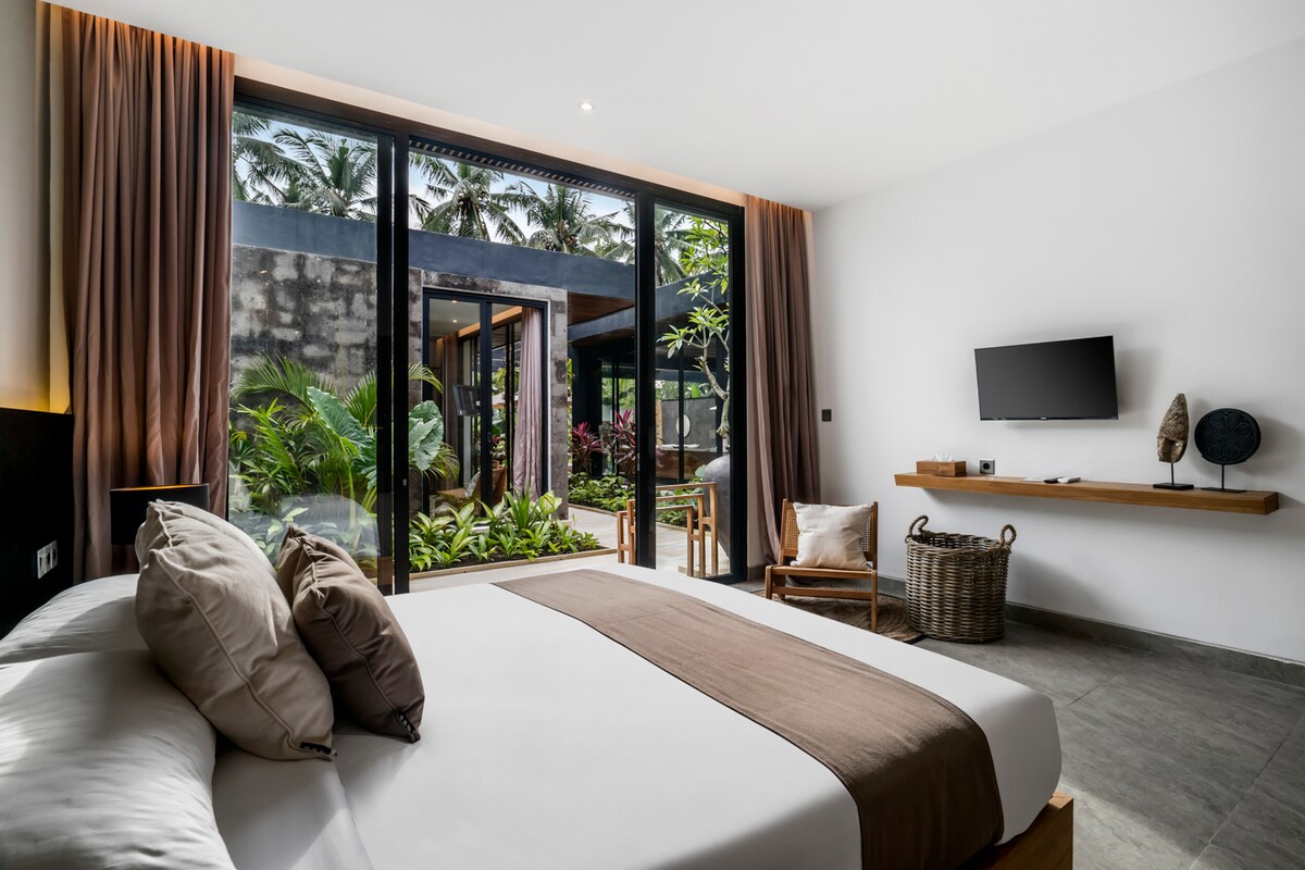 Jungle Paradise 5BR Villa w/ GYM, Ubud Center 7