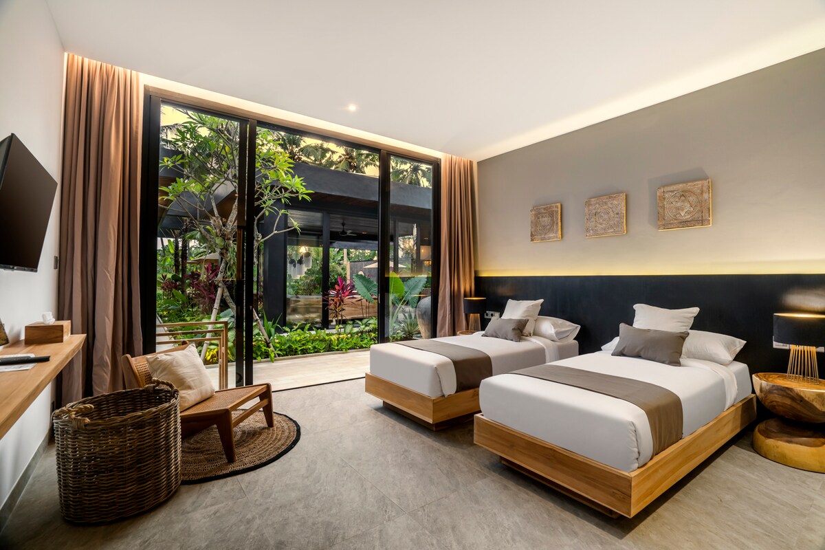 Jungle Paradise 5BR Villa w/ GYM, Ubud Center 9