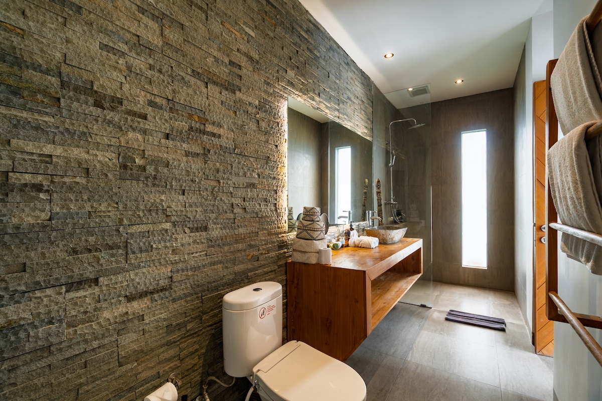 Ahava: 6BR Family Villa w/Infinity Pool, Gym & Spa 26