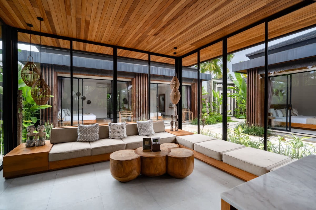 Tavisha : 5BR Family Villa w/Infinity Pool in Ubud 1