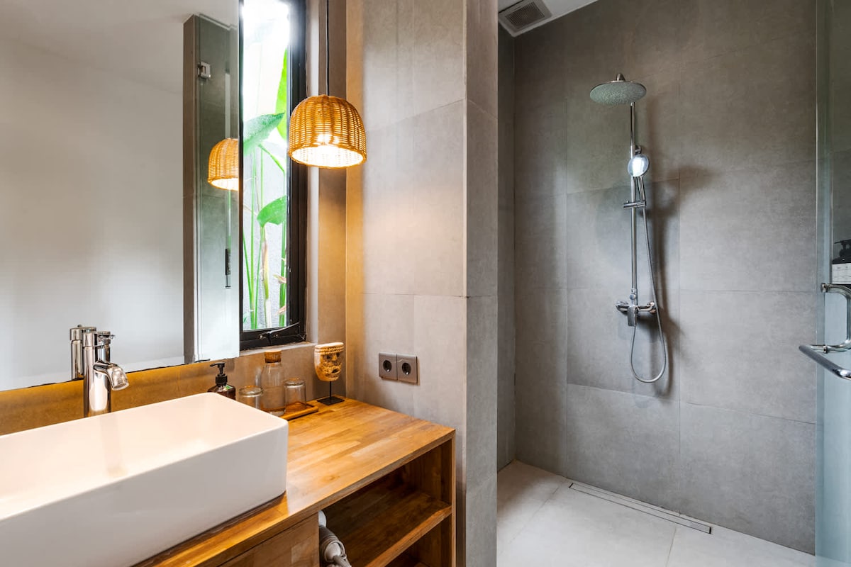 Tavisha : 5BR Family Villa w/Infinity Pool in Ubud 11