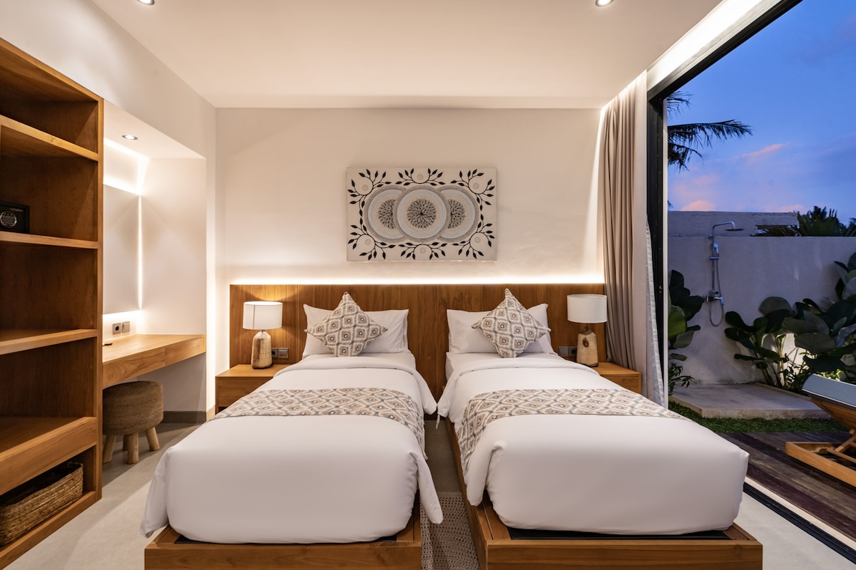 Anastheo : Modern 3BR Villa with Stunning Views 11