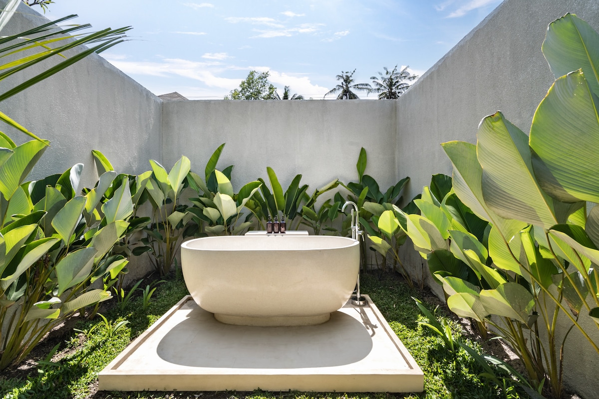 Anastheo : Modern 3BR Villa with Stunning Views 12