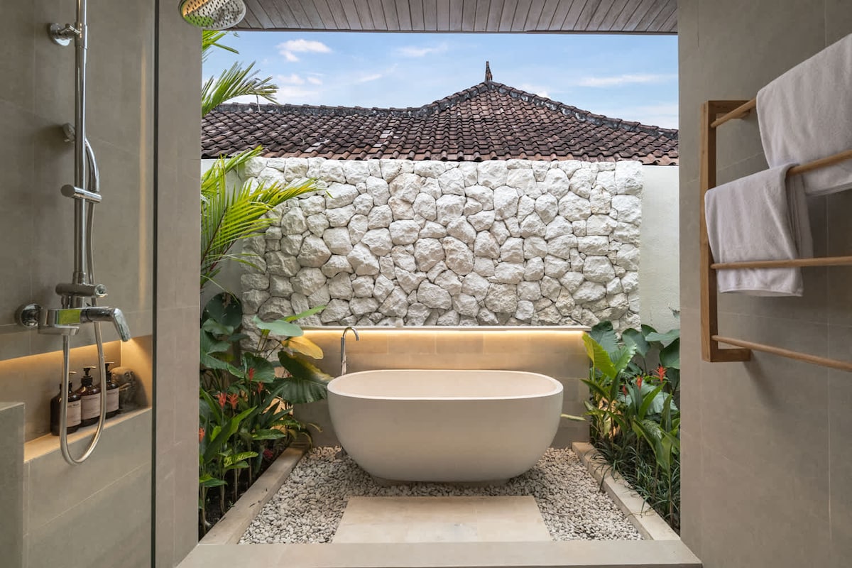 4BR Ubud Pool, Home Cinema, Yoga Deck, Ricefield View 17