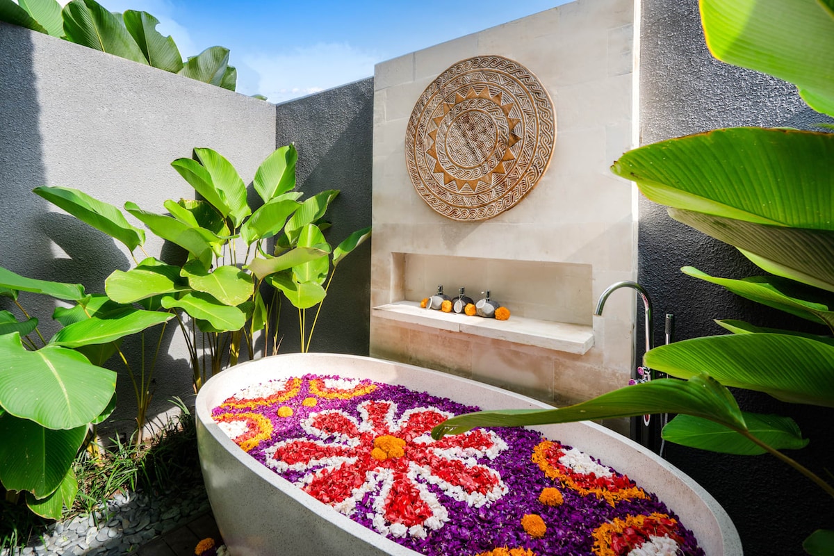 Villa Anahata 2BR Romantic w/ Yoga Space, Bathtub 8