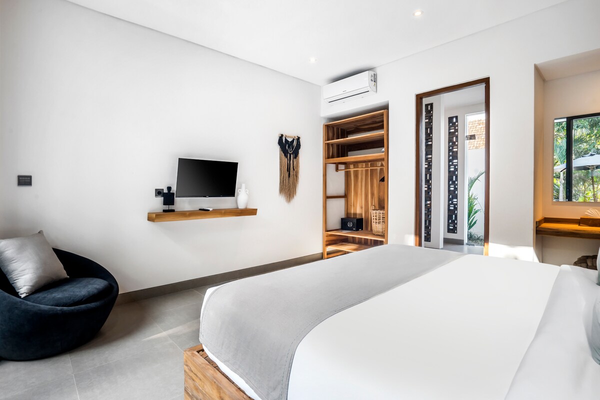 Bale Dauh 2BR Villa w/Sunken Lounge & InfinityPool 12