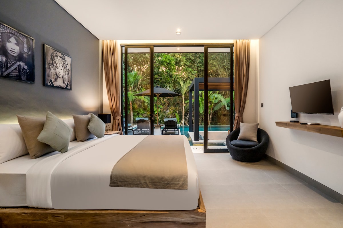 Bale Dauh 2BR Villa w/Sunken Lounge & InfinityPool 13