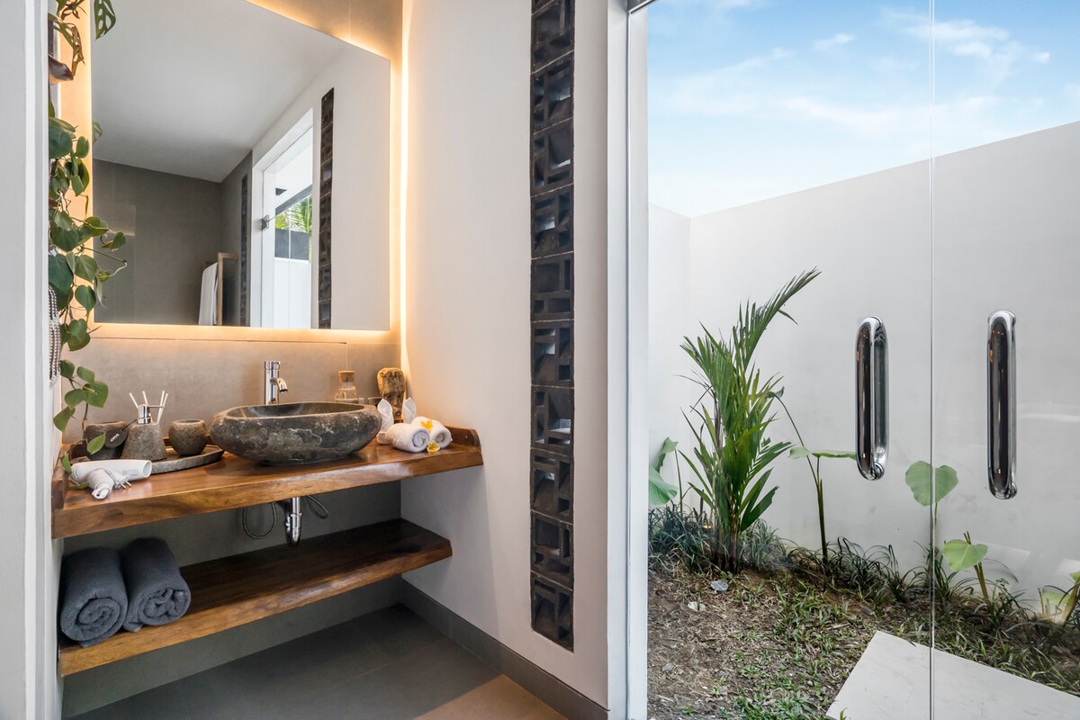 Bale Dauh 2BR Villa w/Sunken Lounge & InfinityPool 19