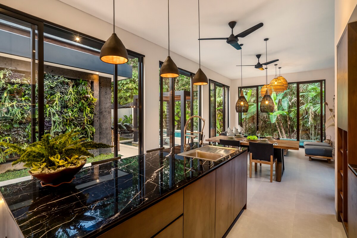 Bale Dauh 2BR Villa w/Sunken Lounge & InfinityPool 6