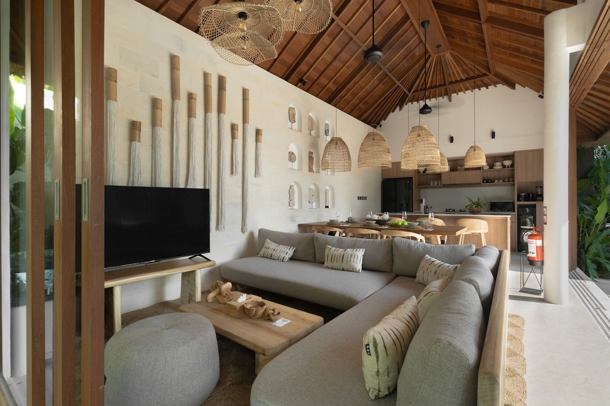 Villa Layang: 3 BR A Family-Friendly Oasis in Ubud 1