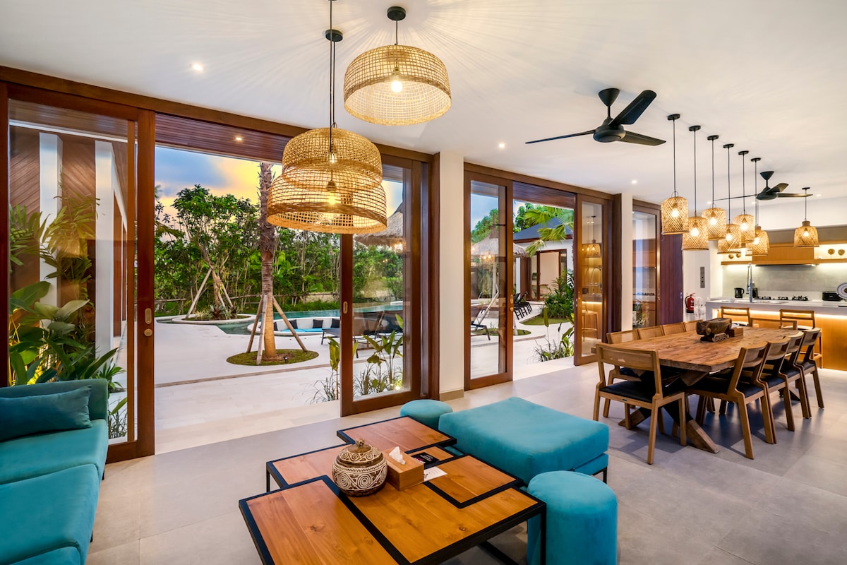 Pool Bar 5BR Infinity Pool Villa in Ubud 1
