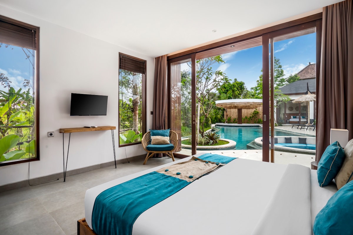Pool Bar 5BR Infinity Pool Villa in Ubud 11