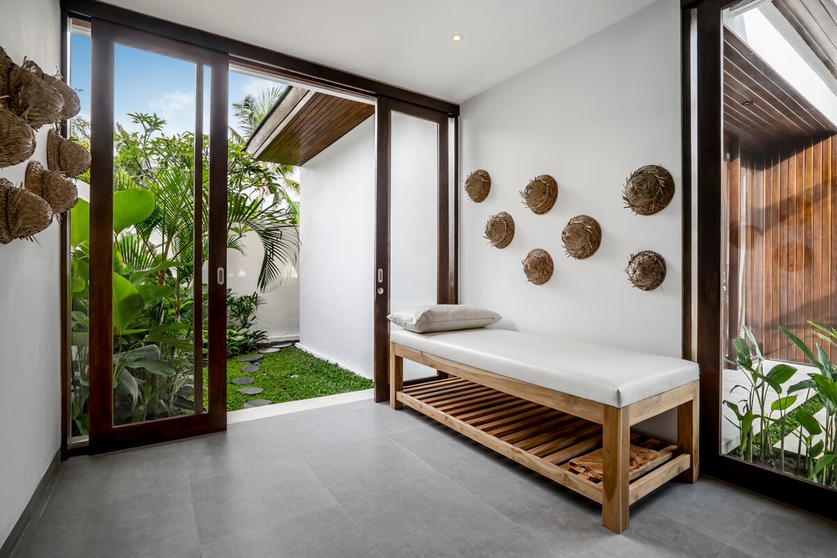 Pool Bar 5BR Infinity Pool Villa in Ubud 35