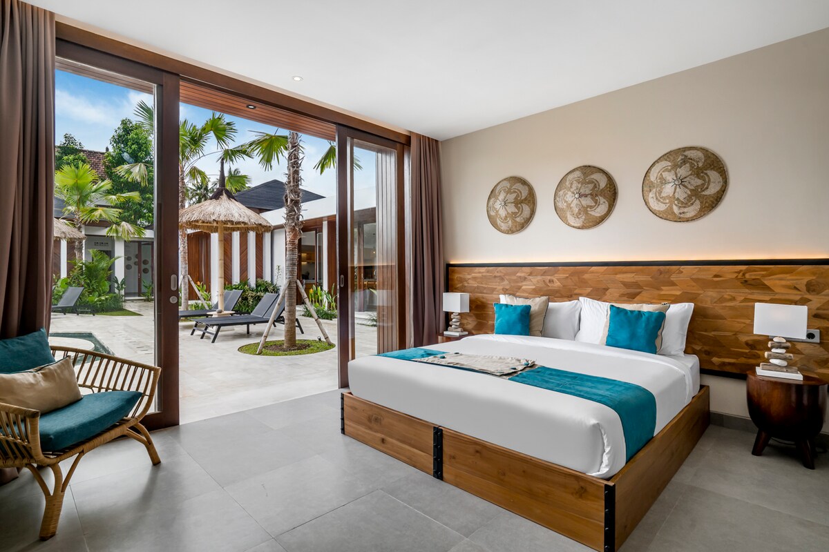 Pool Bar 5BR Infinity Pool Villa in Ubud 6