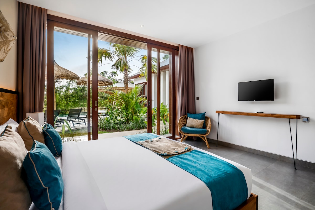 Pool Bar 5BR Infinity Pool Villa in Ubud 9