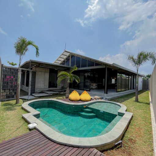 Villa Hangr2 – Newly built industrial-style 3-bedroom villa in Kerobokan