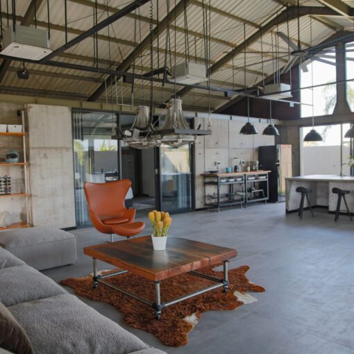 Villa Hangr1 – Newly built industrial-style 3-bedroom villa in Kerobokan