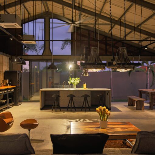 Villa Hangr1 – Newly built industrial-style 3-bedroom villa in Kerobokan