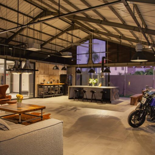 Villa Hangr1 – Newly built industrial-style 3-bedroom villa in Kerobokan